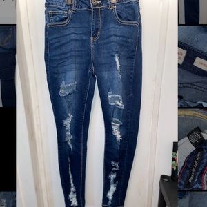 Skinner jeans with rips
